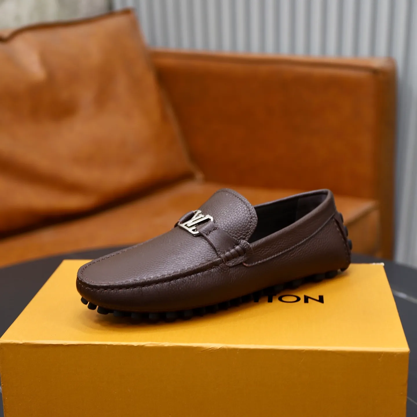 Ex-factory price: 480💰【LV】Louis Vuitton ⚠️High-end men’s driving and pedal series ⚠️38-44 (customized for 45) ⚠️All original cowhide leather! Thick and soft! Made entirely of calfskin lining! The latest non-slip beanie sole! Three-dimensional package technology! Fashionable and classic! Handicrafts! Original high quality! Feel free to compare!